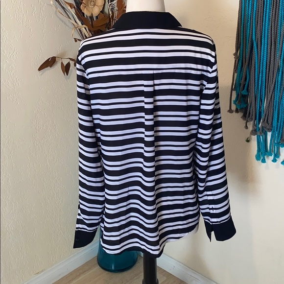 Express button down - Picture 2 of 3